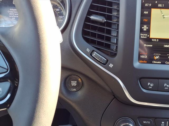 Used 2023 Jeep Cherokee Altitude Lux image 11