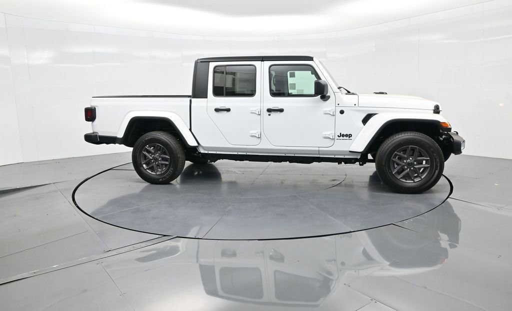 New 2025 Jeep Gladiator Sport image 5