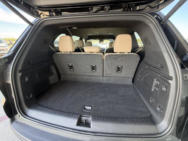 Used 2025 Buick Enclave Preferred w/ Power Package image 39