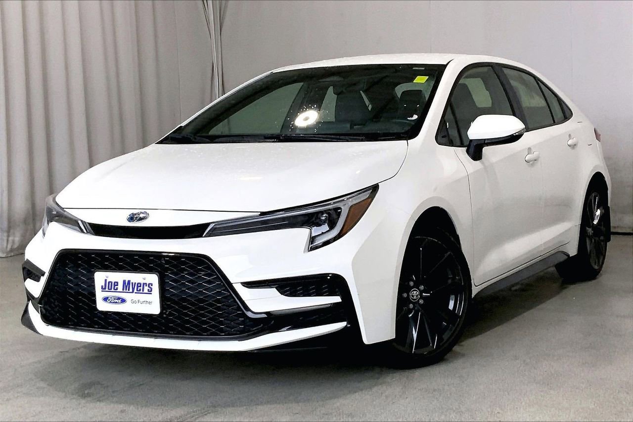 Used 2024 Toyota Corolla SE FWD image 2