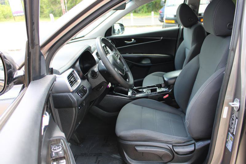Used 2019 Kia Sorento L FWD image 11