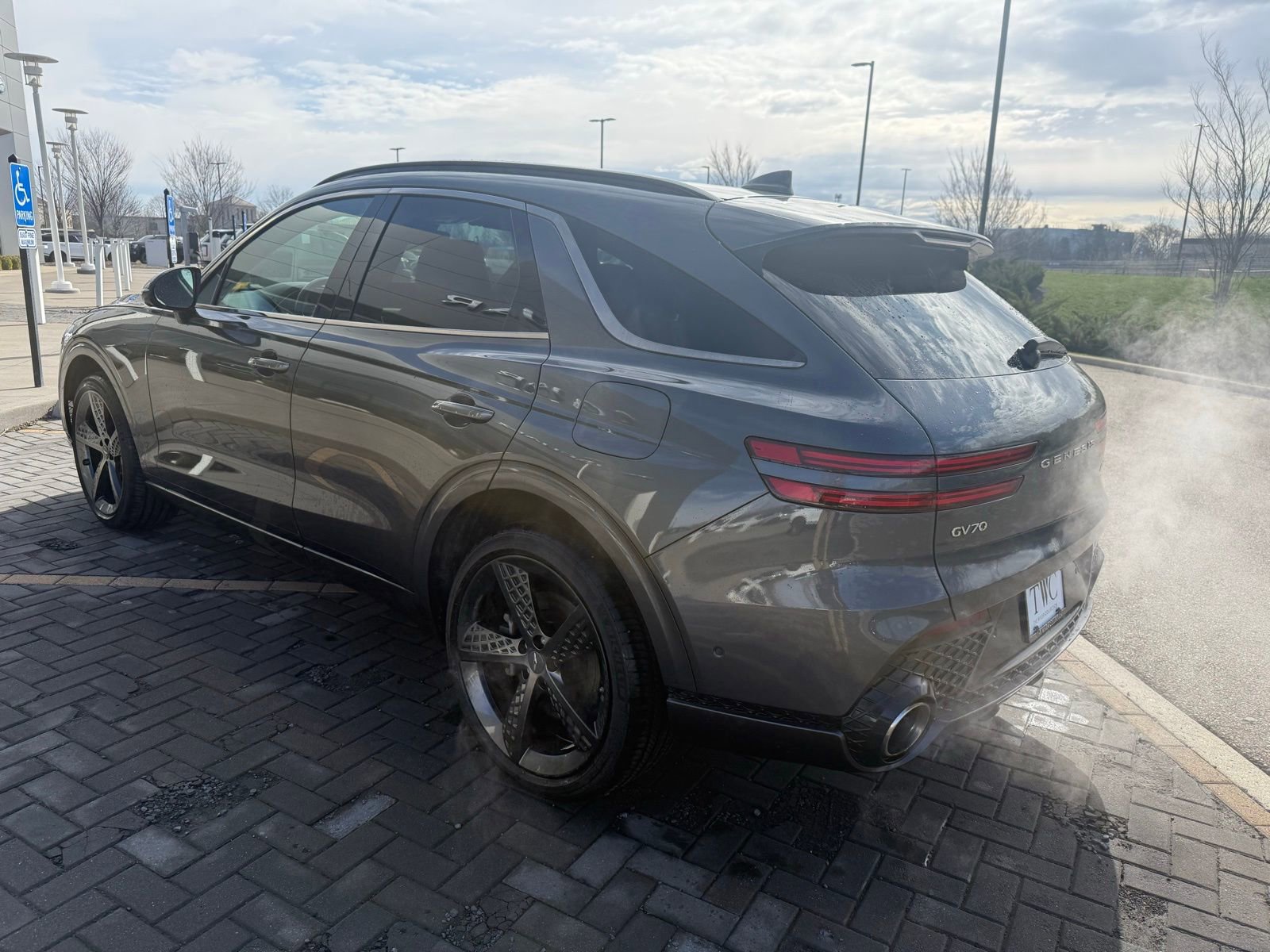 Used 2022 Genesis GV70 3.5T Sport w/ Sport Prestige Package image 7