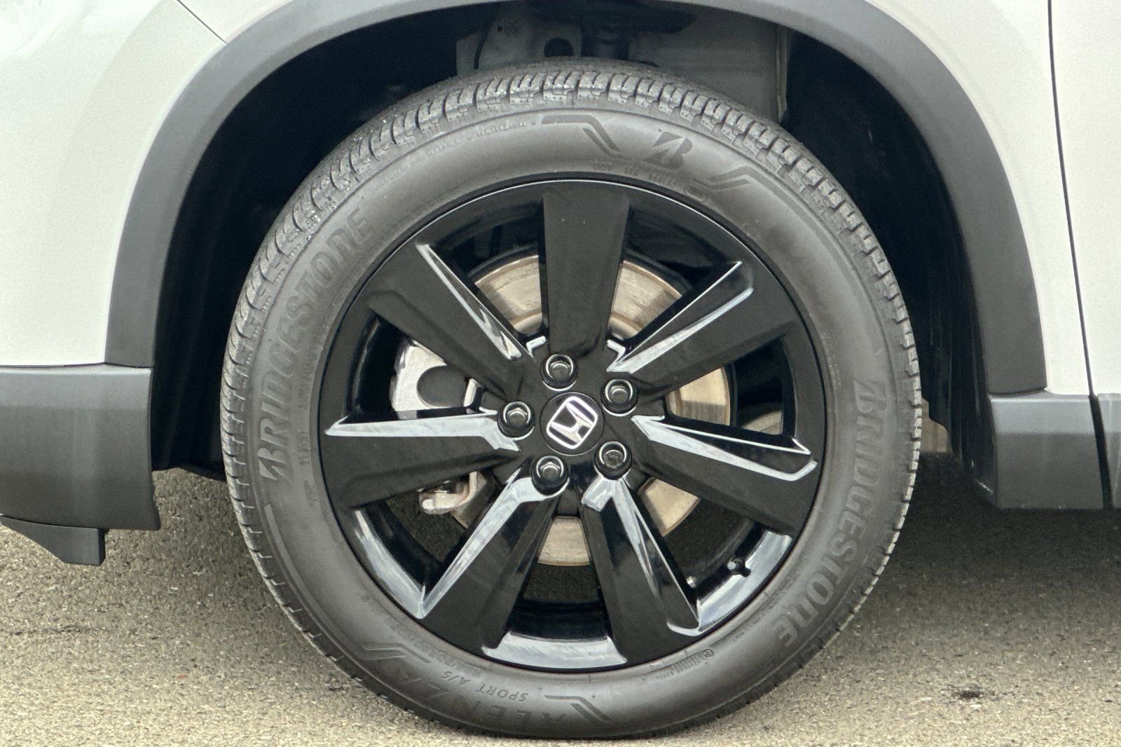 Used 2025 Honda Pilot Black Edition image 29