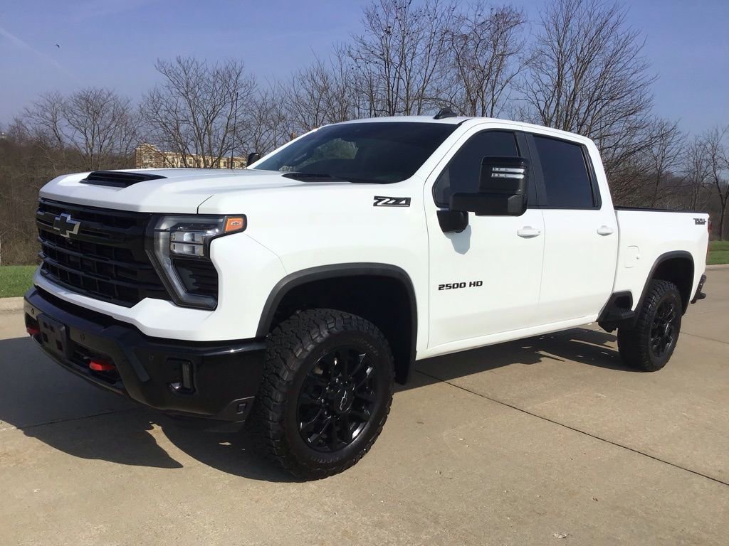 Used 2025 Chevrolet Silverado 2500 LT w/ Trail Boss Package image 3