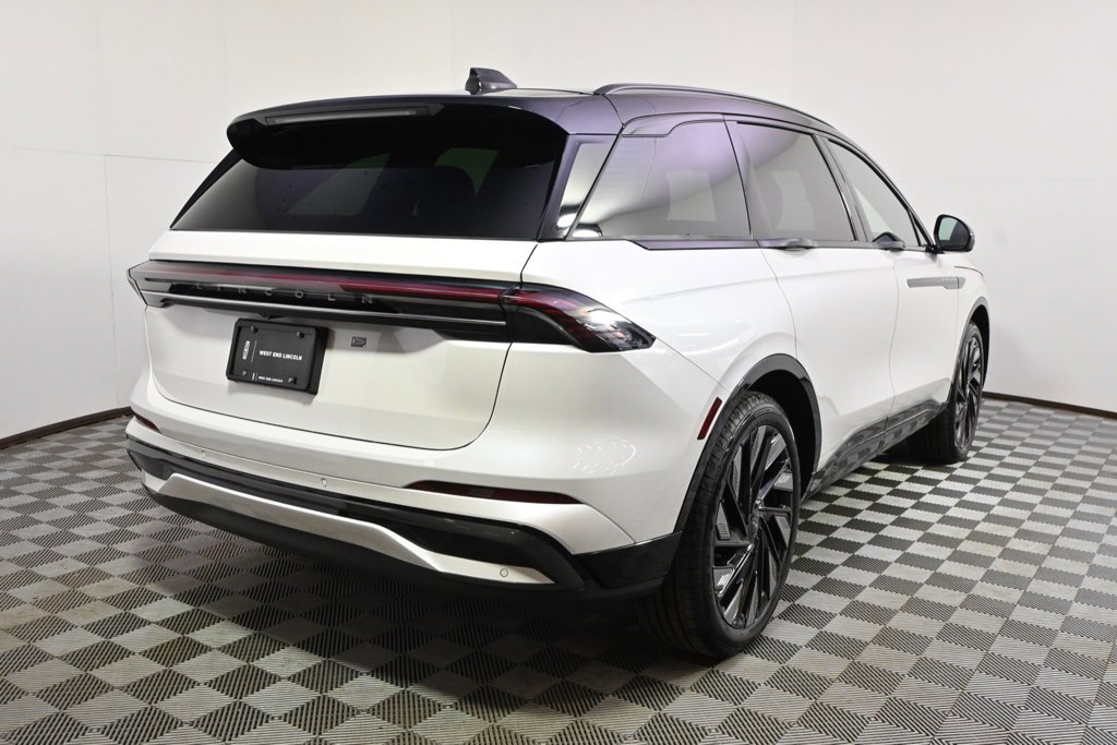 New 2026 Lincoln Nautilus Reserve w/ Jet Appearance Package image 6