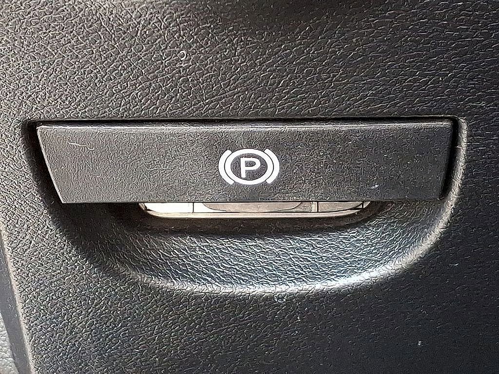 Used 2022 Dodge Challenger R/T w/ Plus Package image 23