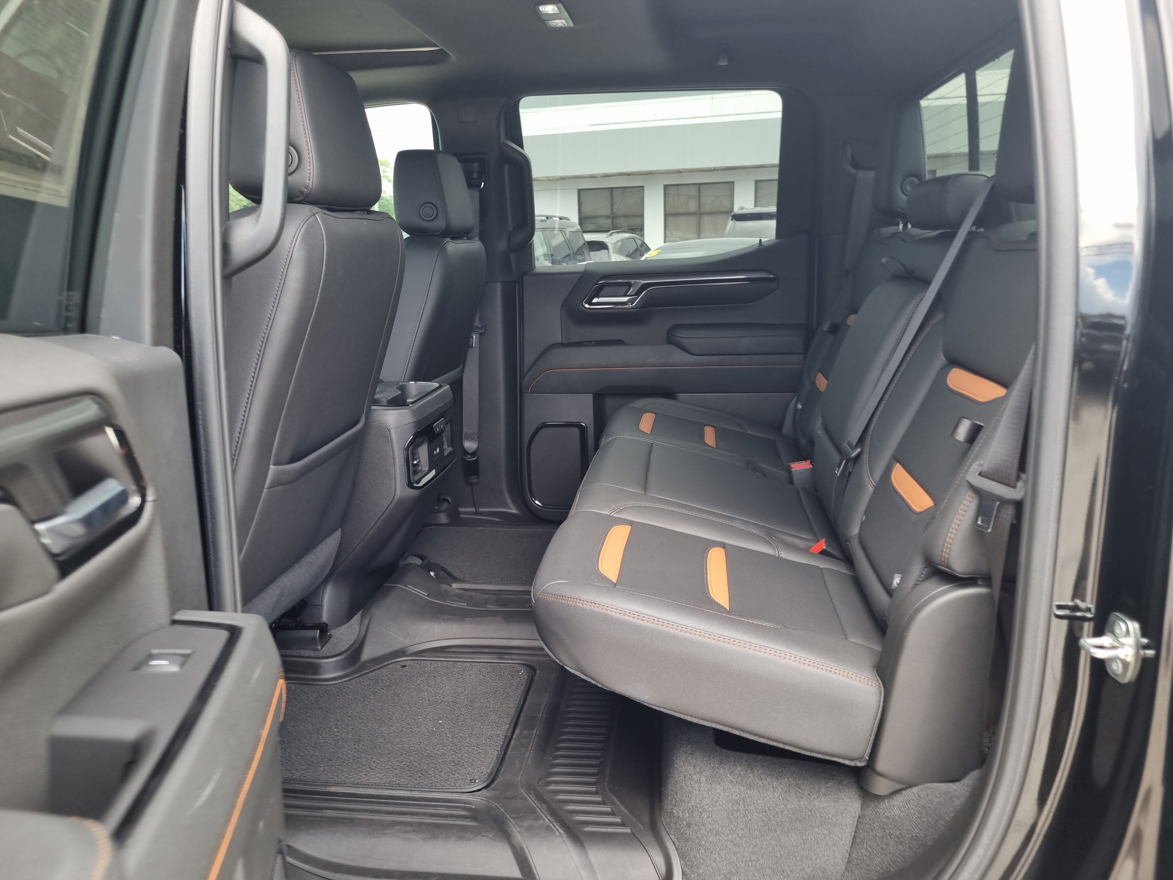 Used 2024 GMC Sierra 1500 AT4 w/ Technology Package AWD/4WD image 9