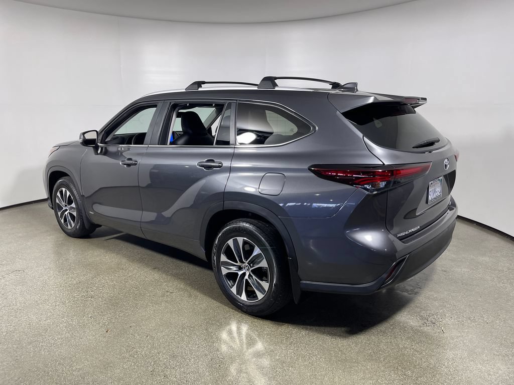 Certified 2025 Toyota Highlander XLE AWD/4WD image 5