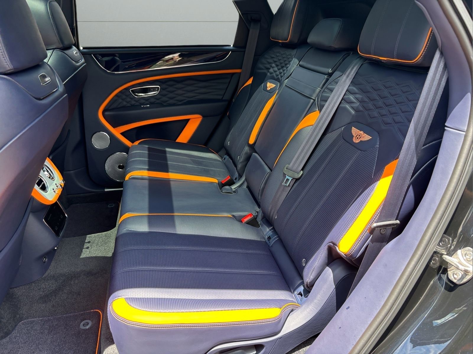 Used 2024 Bentley Bentayga image 29