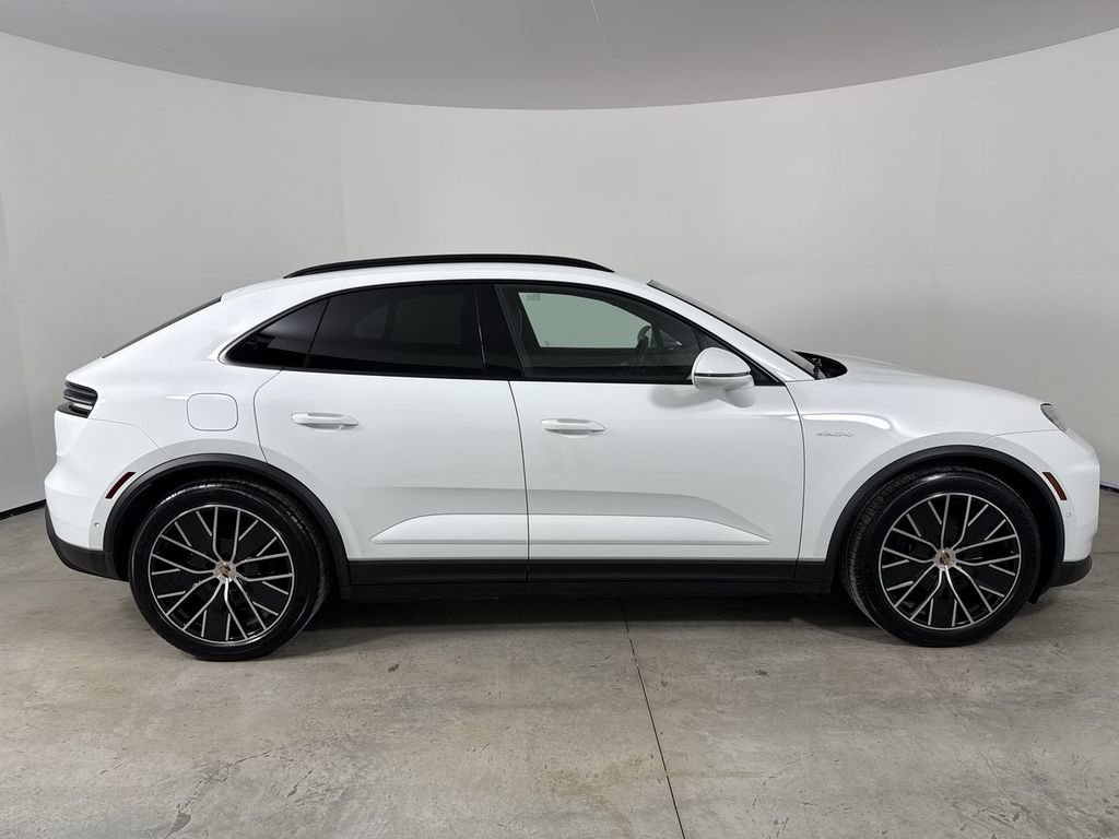 Certified 2025 Porsche Macan 4 Electric image 8