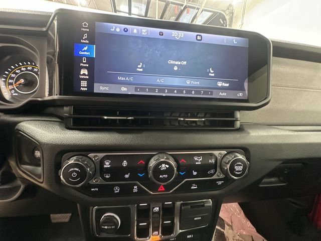 Used 2024 Jeep Wrangler Willys AWD/4WD image 17