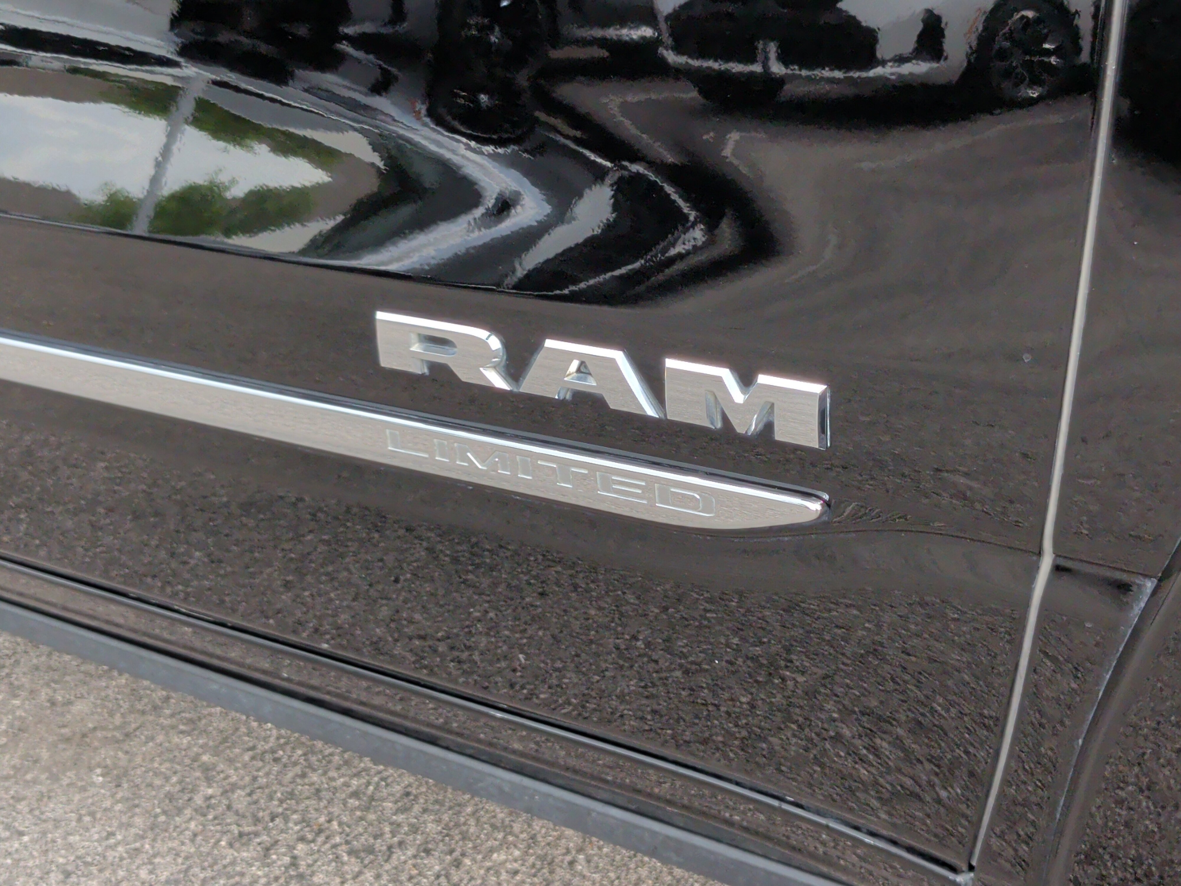 Used 2025 RAM 1500 Limited image 14