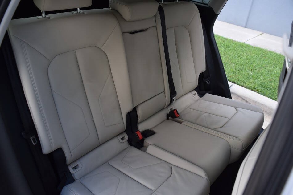 Used 2020 Audi Q3 2.0T Premium w/ Convenience Package AWD/4WD image 47