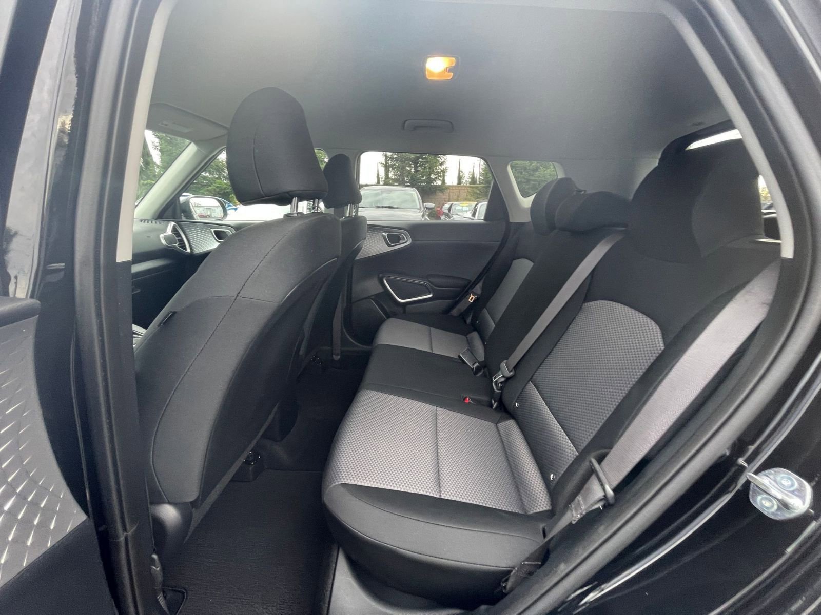 Used 2025 Kia Soul LX w/ LX Technology Package FWD image 21