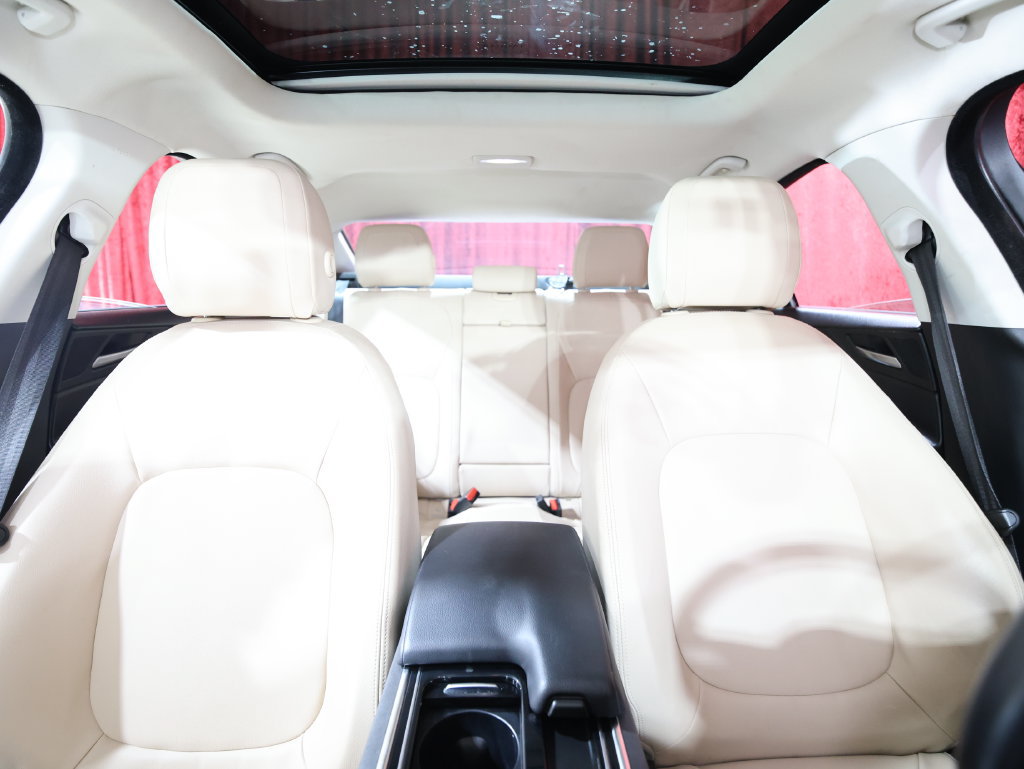 Used 2019 Jaguar XE Premium RWD image 23