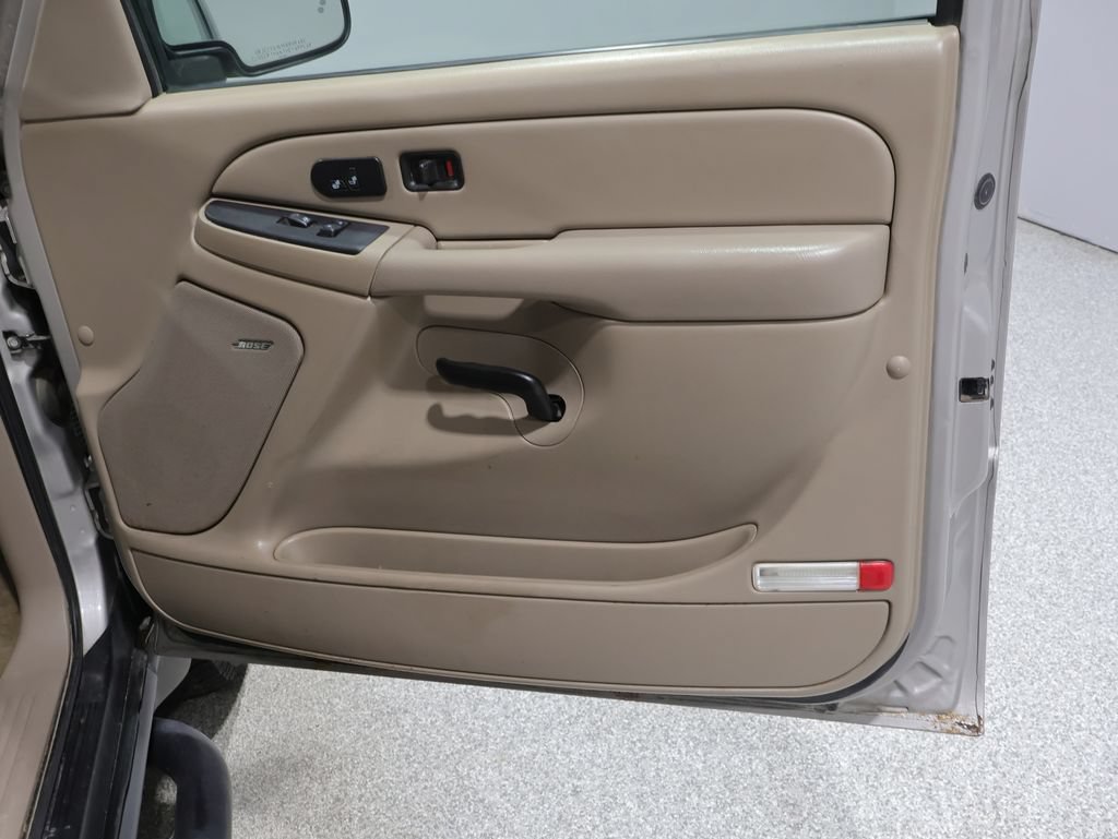 Used 2006 Chevrolet Suburban Z71 w/ Z71 Preferred Equipment Group AWD/4WD image 23