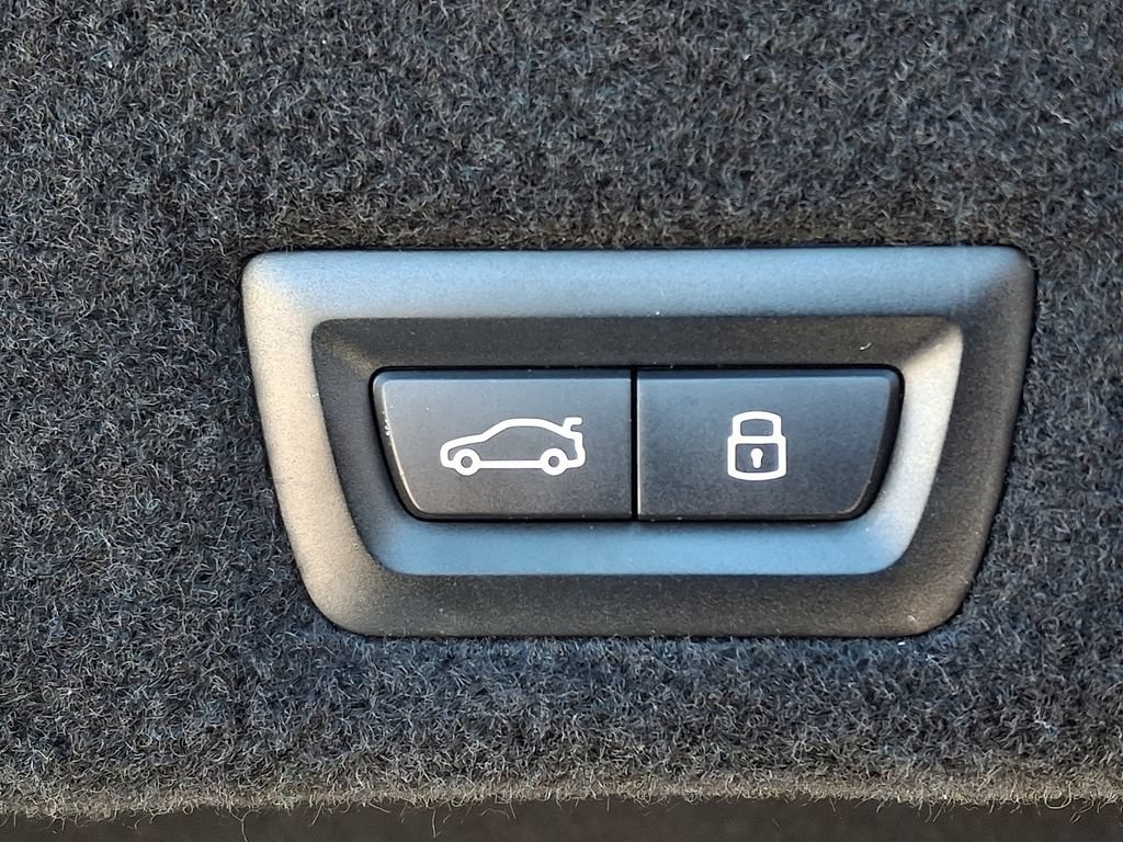 Certified 2025 BMW 760i xDrive w/ Executive Package AWD/4WD image 30