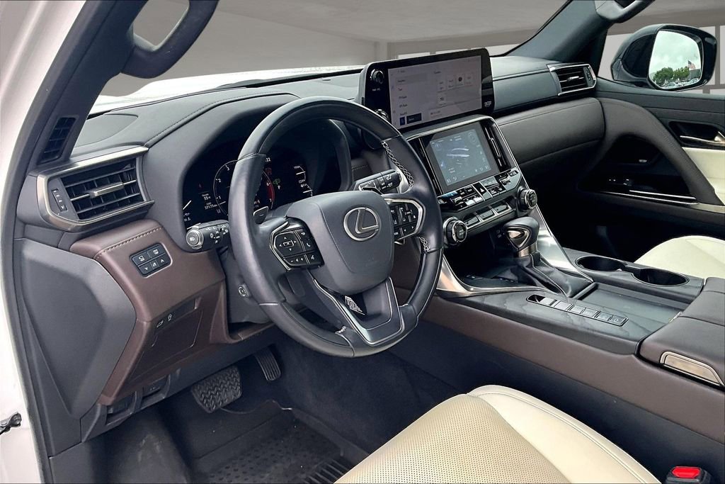 Used 2022 Lexus LX 600 4WD w/ Appearance Package image 12
