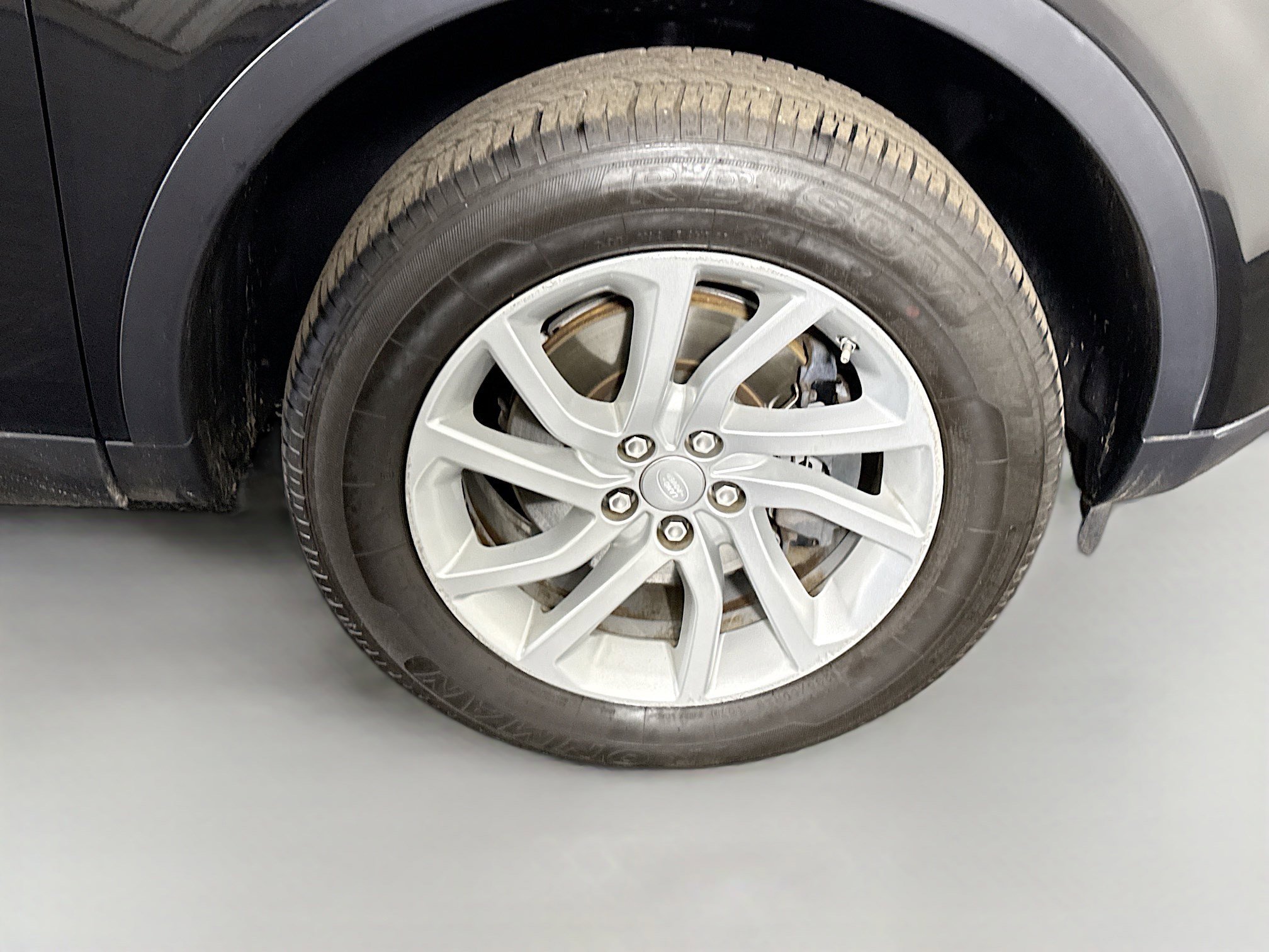 Used 2018 Land Rover Discovery Sport HSE image 32