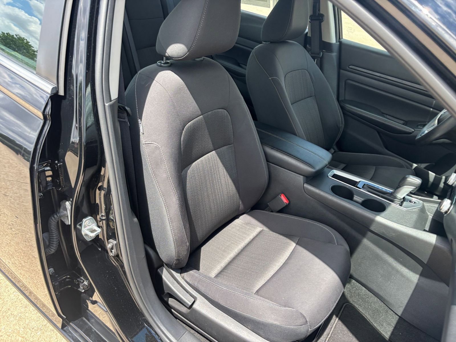 Used 2025 Nissan Altima 2.5 SV image 36