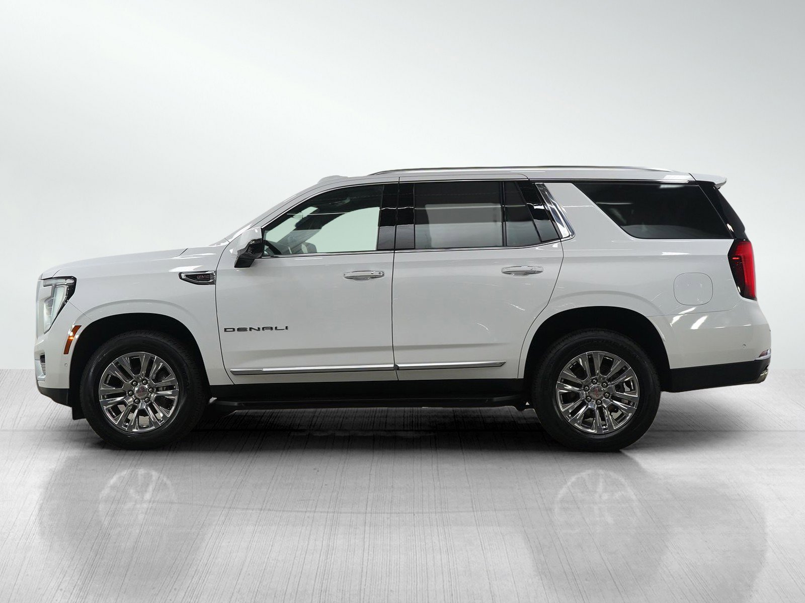 Used 2025 GMC Yukon Denali AWD/4WD image 2