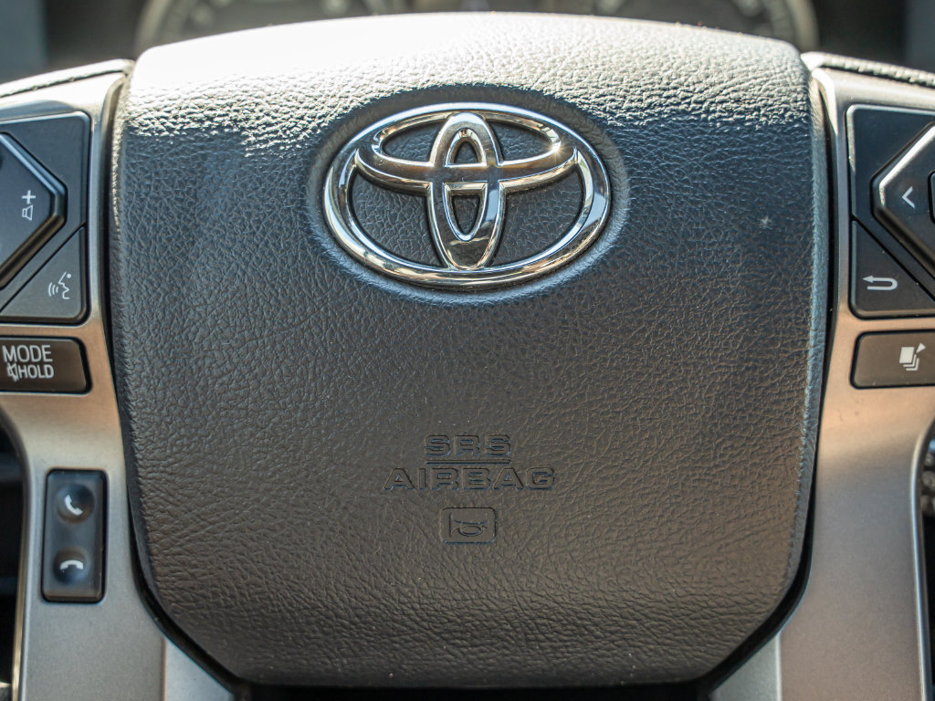 Used 2016 Toyota Tacoma Limited w/ Towing Package AWD/4WD image 31