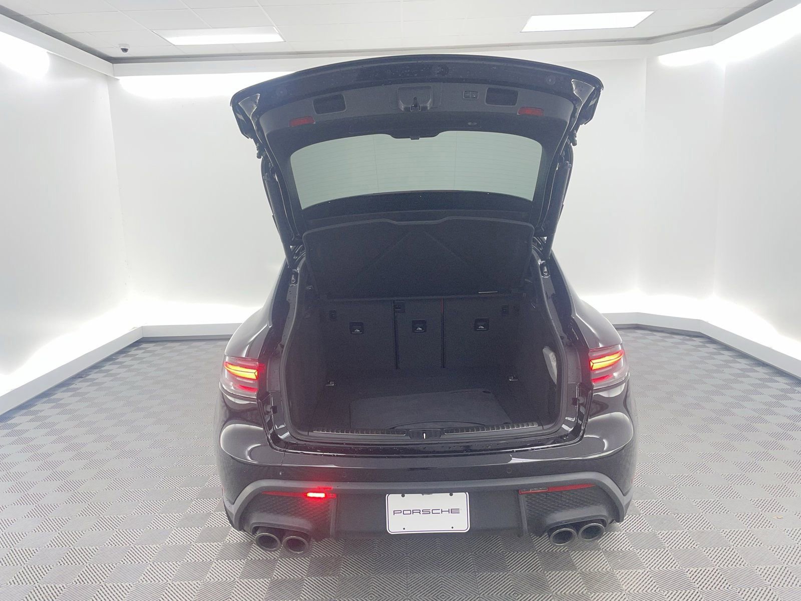 Certified 2026 Porsche Macan Turbo image 19