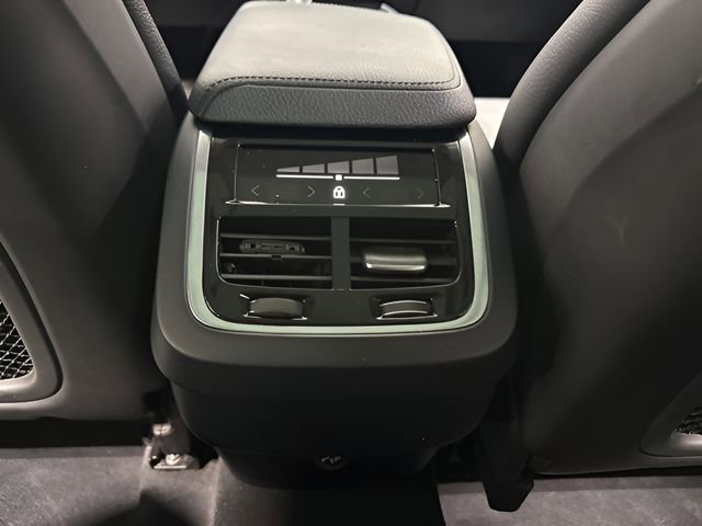 Used 2018 Volvo XC60 T6 Inscription w/ Convenience Package image 27