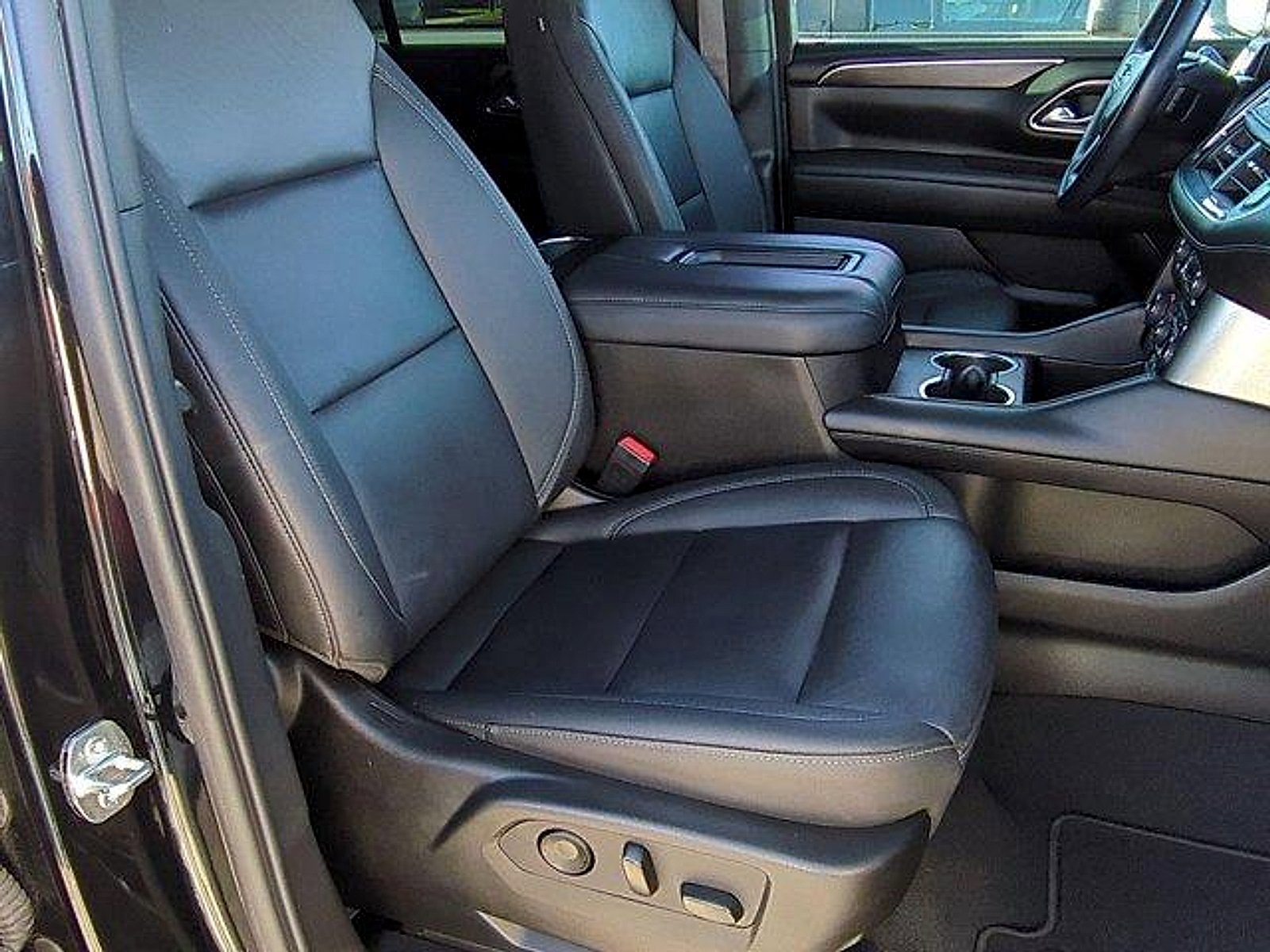 Certified 2024 Chevrolet Tahoe LT w/ Luxury Package AWD/4WD image 26