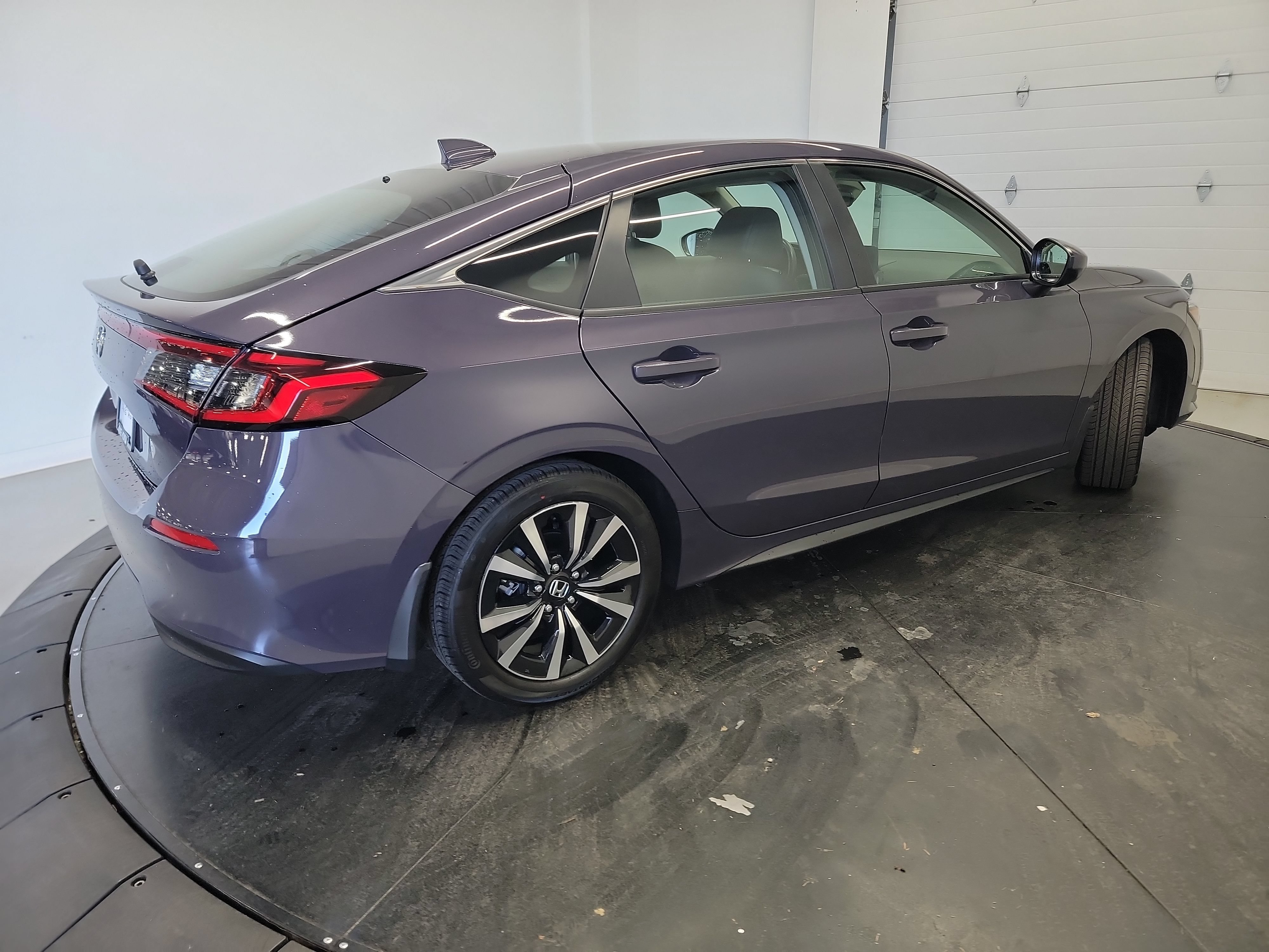 Used 2024 Honda Civic EX-L image 9