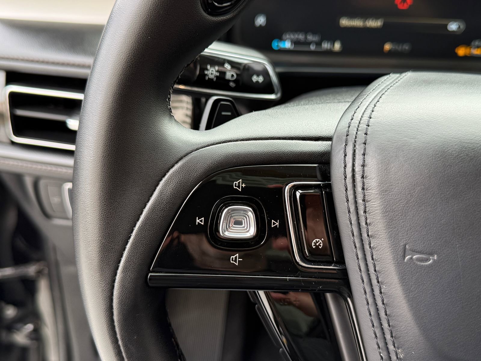 Certified 2023 Lincoln Aviator AWD w/ Premium Package image 38