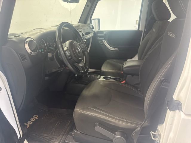 Used 2017 Jeep Wrangler Sahara w/ Connectivity Group image 11