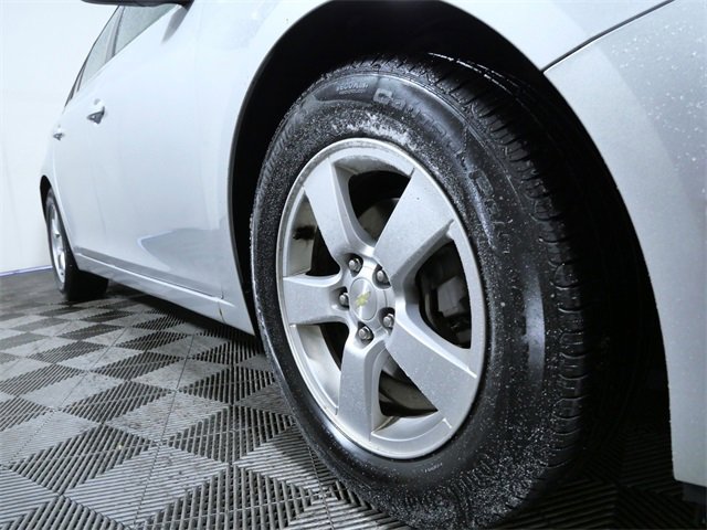 Used 2015 Chevrolet Cruze LT image 2