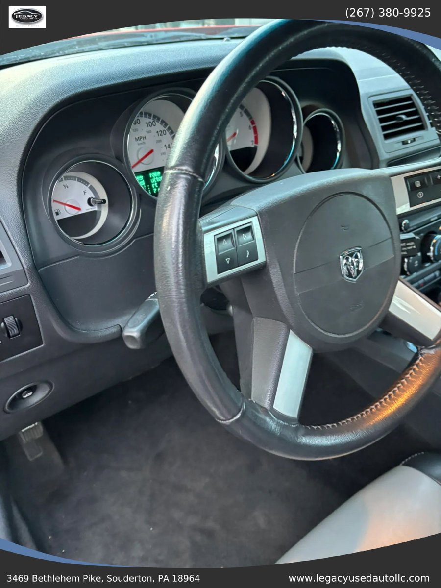 Used 2009 Dodge Challenger R/T RWD image 16