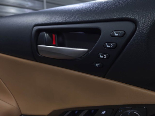 Used 2018 Lexus IS 300 w/ Comfort Package image 32