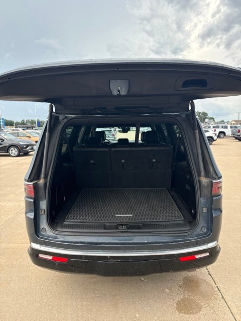 Used 2024 Jeep Wagoneer L Series II w/ Flexible Seating Group AWD/4WD image 28