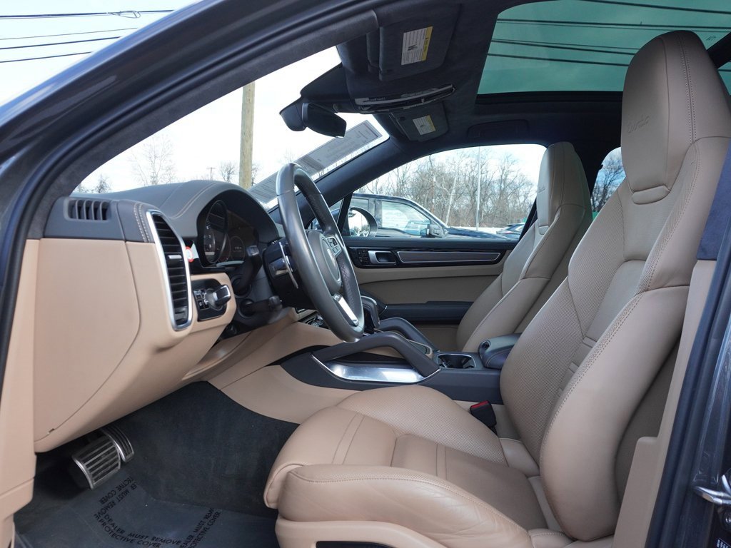 Used 2020 Porsche Cayenne Turbo image 35
