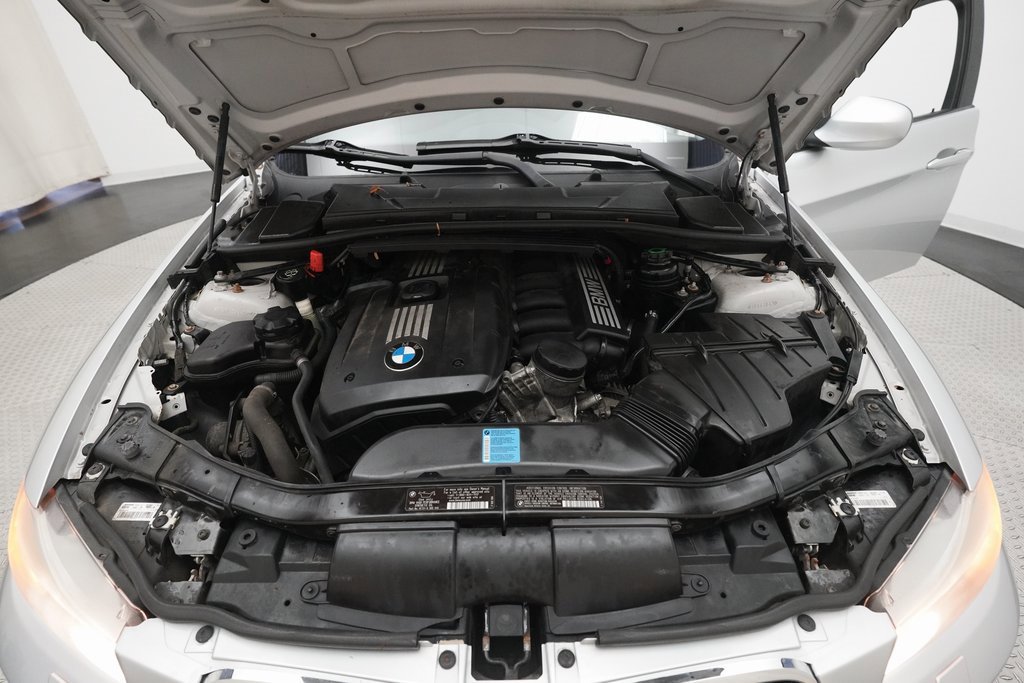 Used 2009 BMW 328i xDrive Sedan image 3
