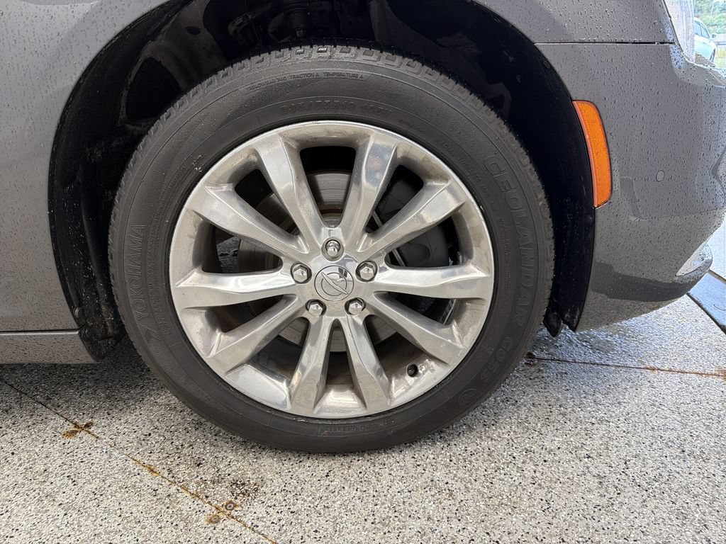 Used 2021 Chrysler 300 Touring L AWD/4WD image 10