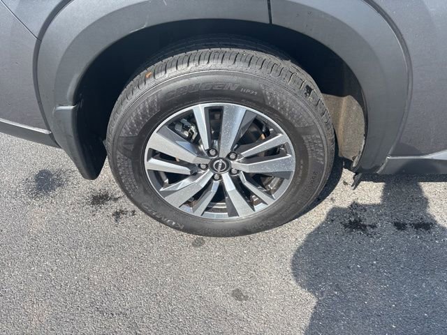 Certified 2025 Nissan Pathfinder SL w/ Black Appearance Package image 10