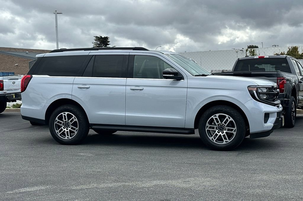 New 2026 Ford Expedition Active image 3