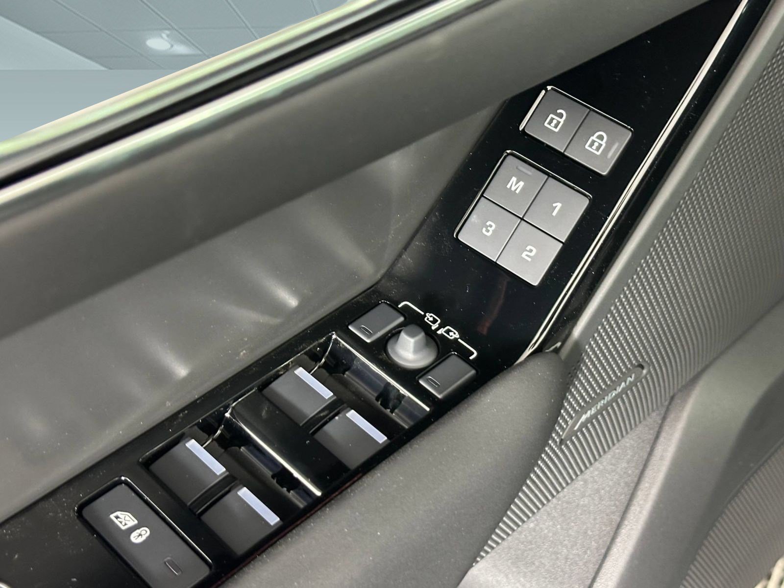 Used 2026 Land Rover Range Rover Velar S AWD/4WD image 22