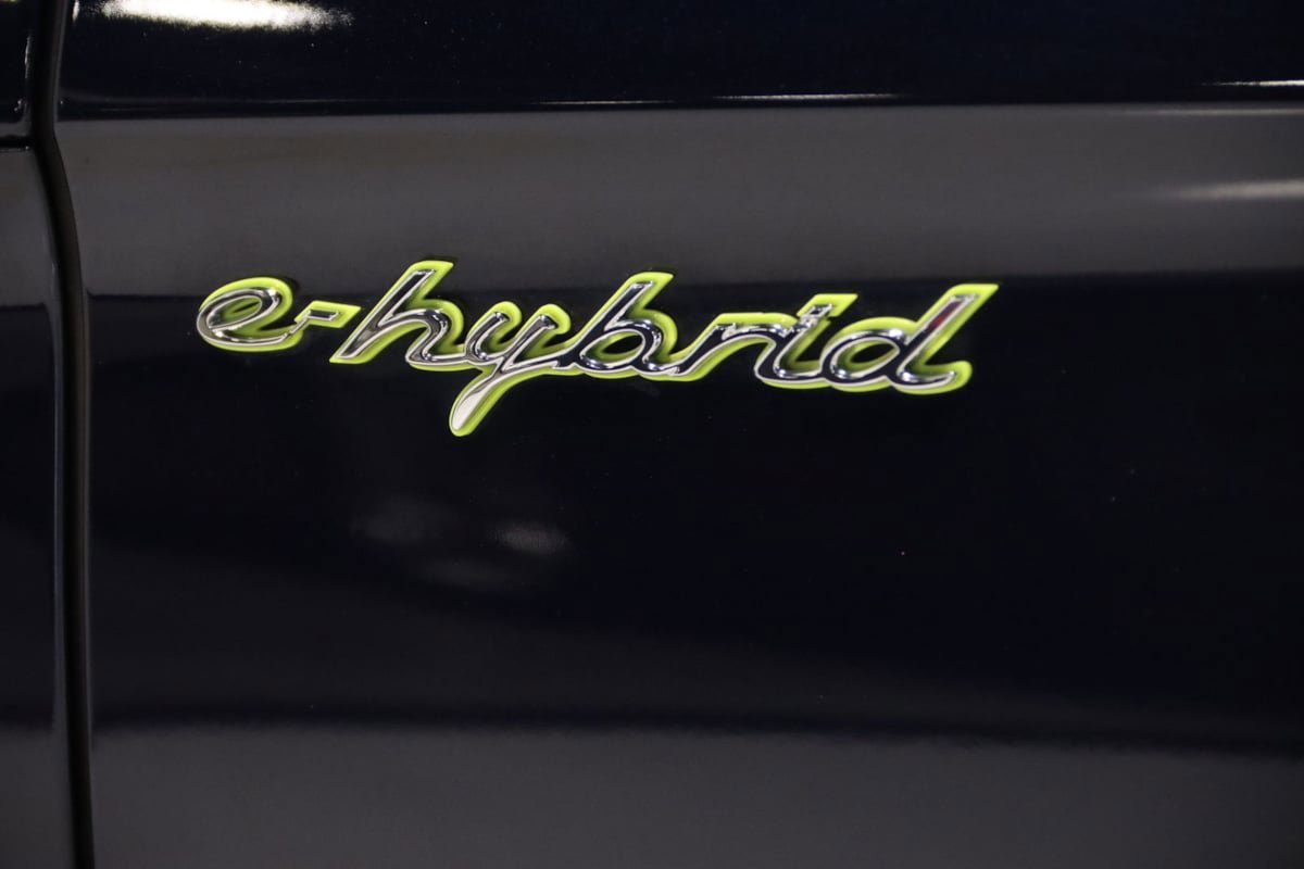 Used 2018 Porsche Panamera 4 image 16