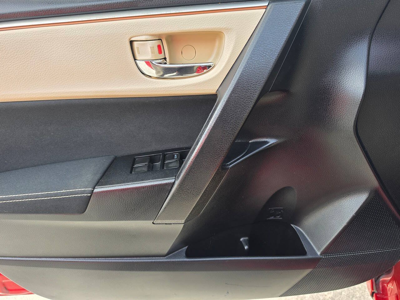 Used 2014 Toyota Corolla LE FWD image 16