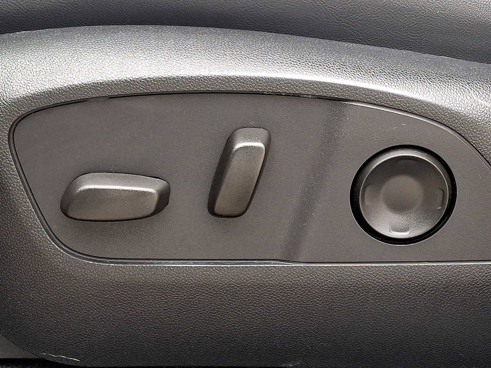 Used 2024 GMC Acadia Elevation image 28