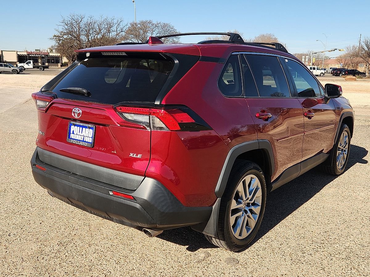 Used 2021 Toyota RAV4 XLE Premium FWD image 3