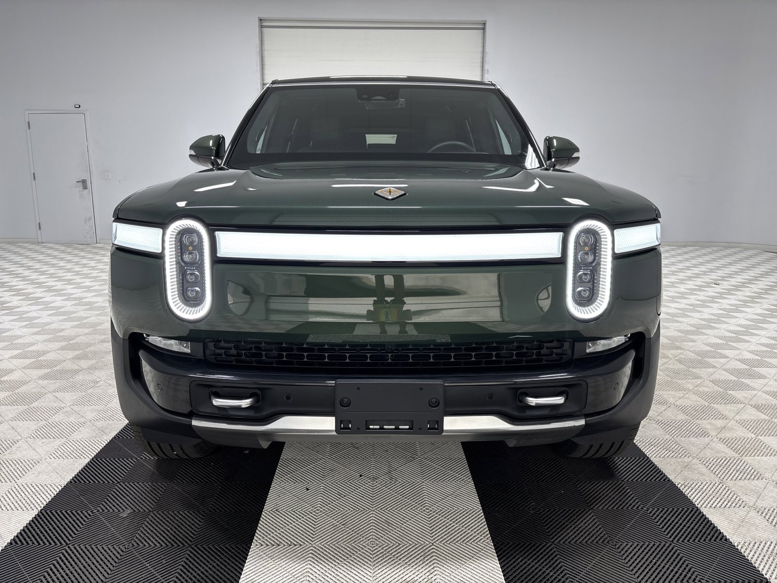 Used 2023 Rivian R1S Adventure AWD/4WD image 8
