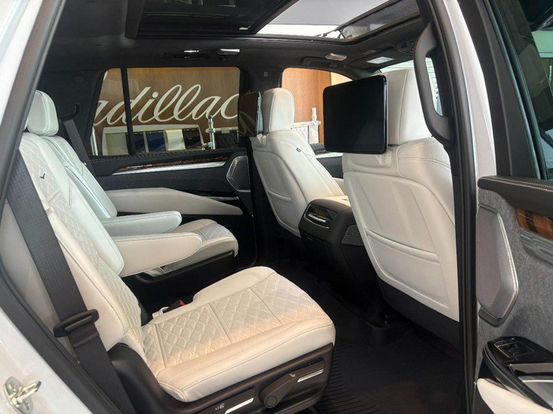 New 2026 Cadillac Escalade Platinum Sport w/ LPO, ONYX Package AWD/4WD image 4