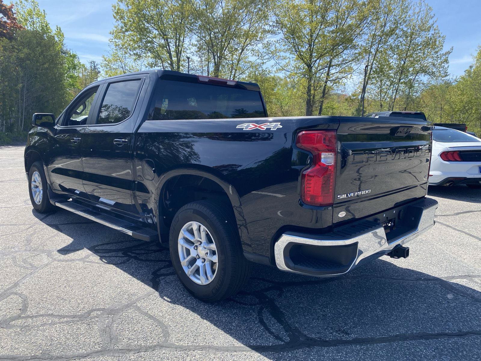 Used 2024 Chevrolet Silverado 1500 LT AWD/4WD image 5
