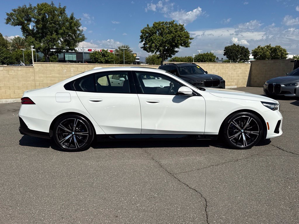 Used 2026 BMW 530i w/ M Sport Package RWD image 7